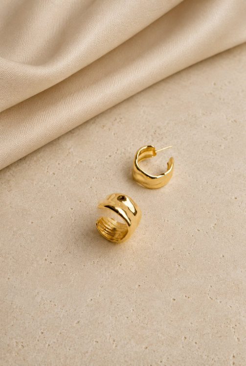 Small hoop earrings in stainless steel