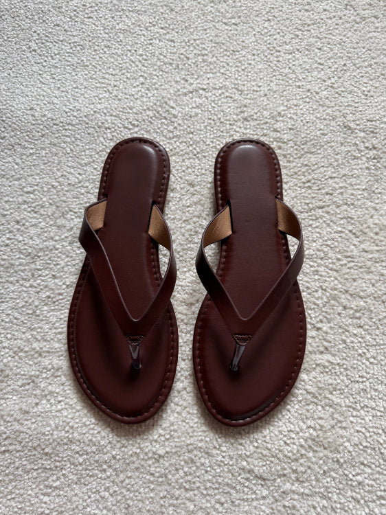 Tongs plates effet cuir