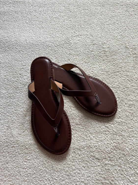 Tongs plates effet cuir