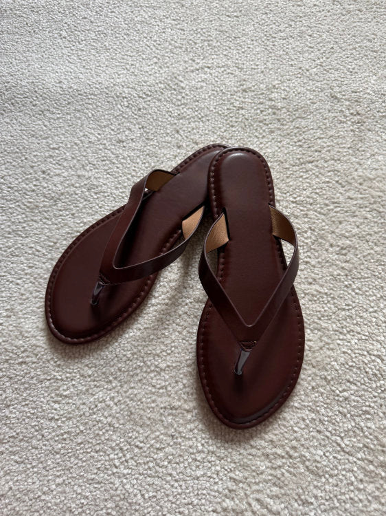Tongs plates effet cuir
