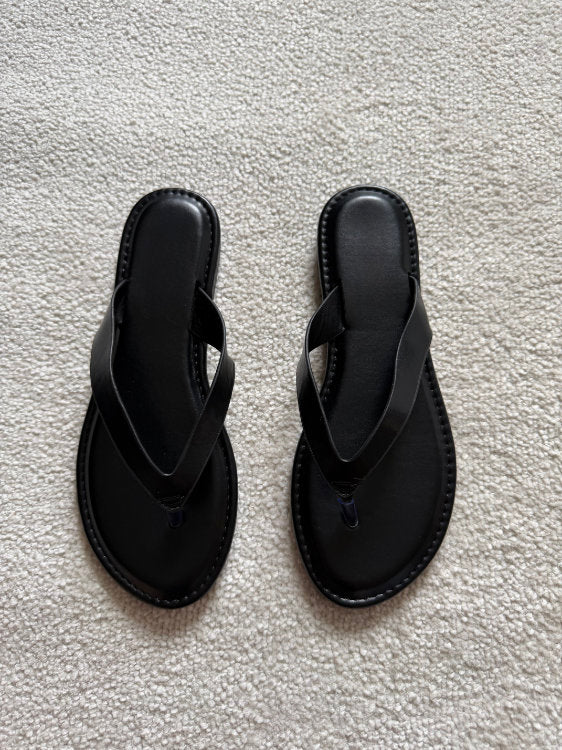 Tongs plates effet cuir