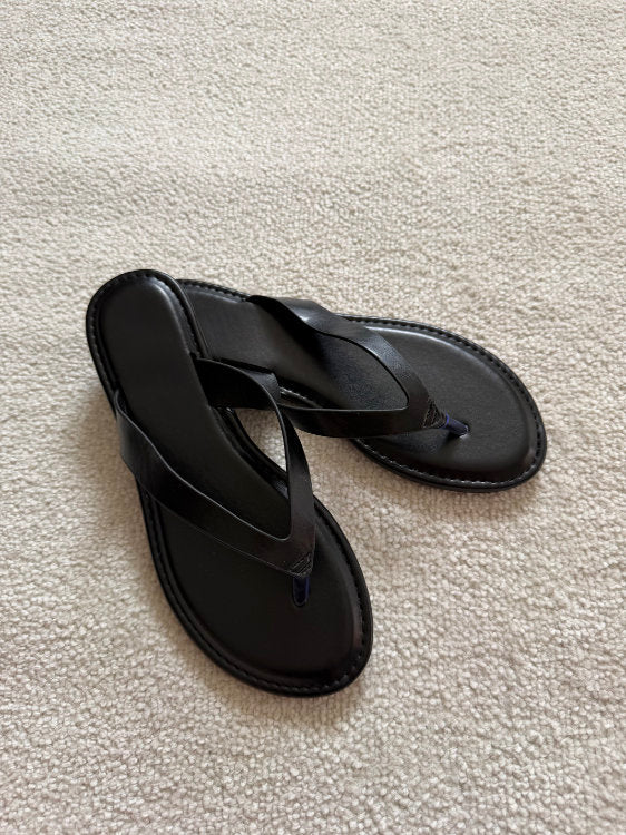 Tongs plates effet cuir