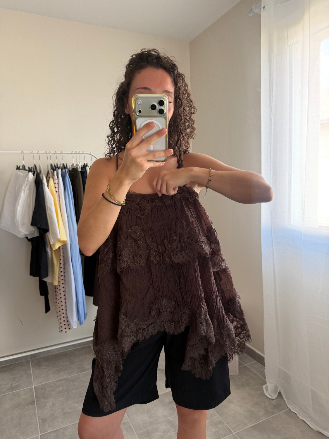 Débardeur satiné avec détails dentelle