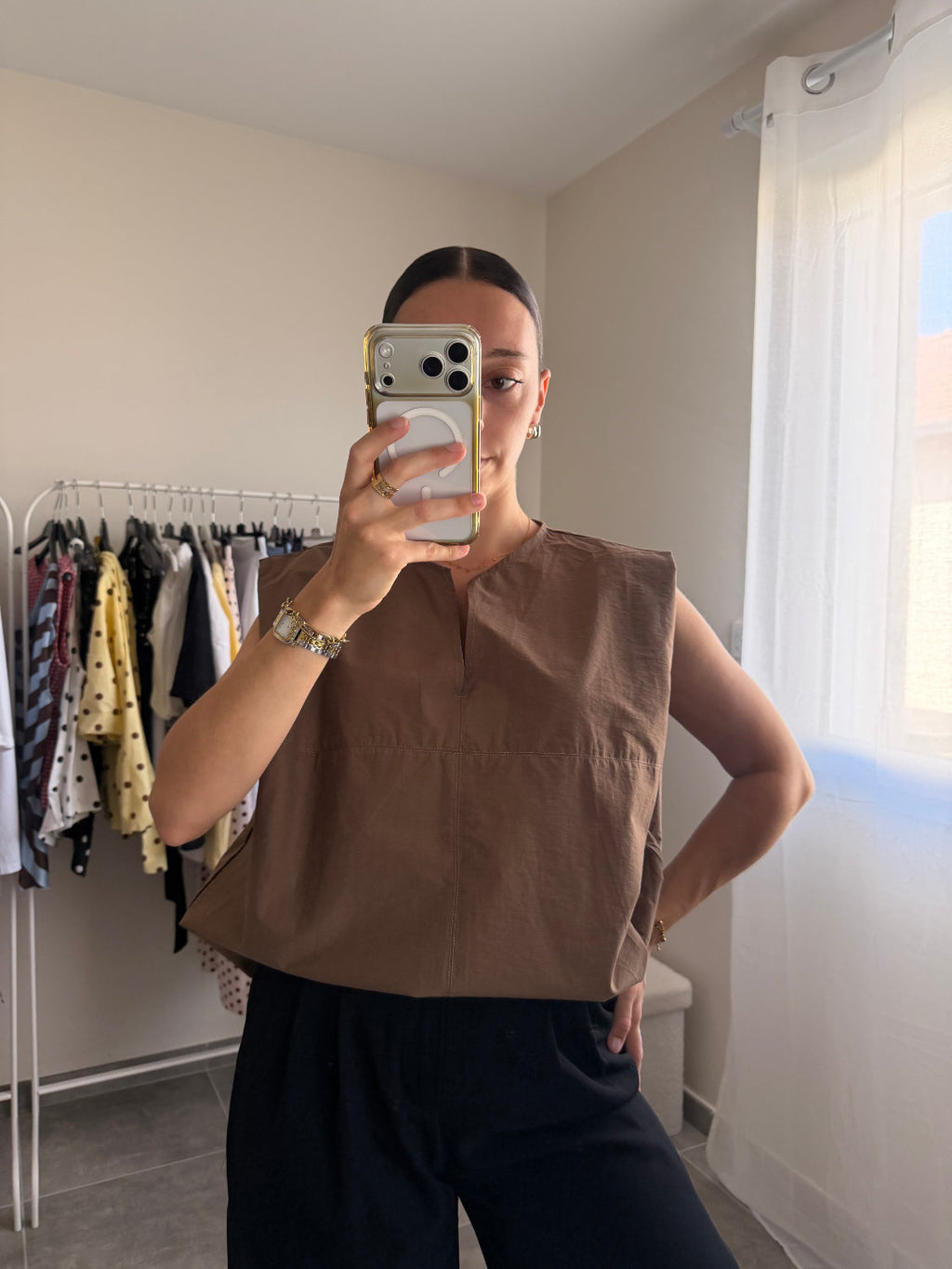 Blouse sans manches coupe large et petit col V
