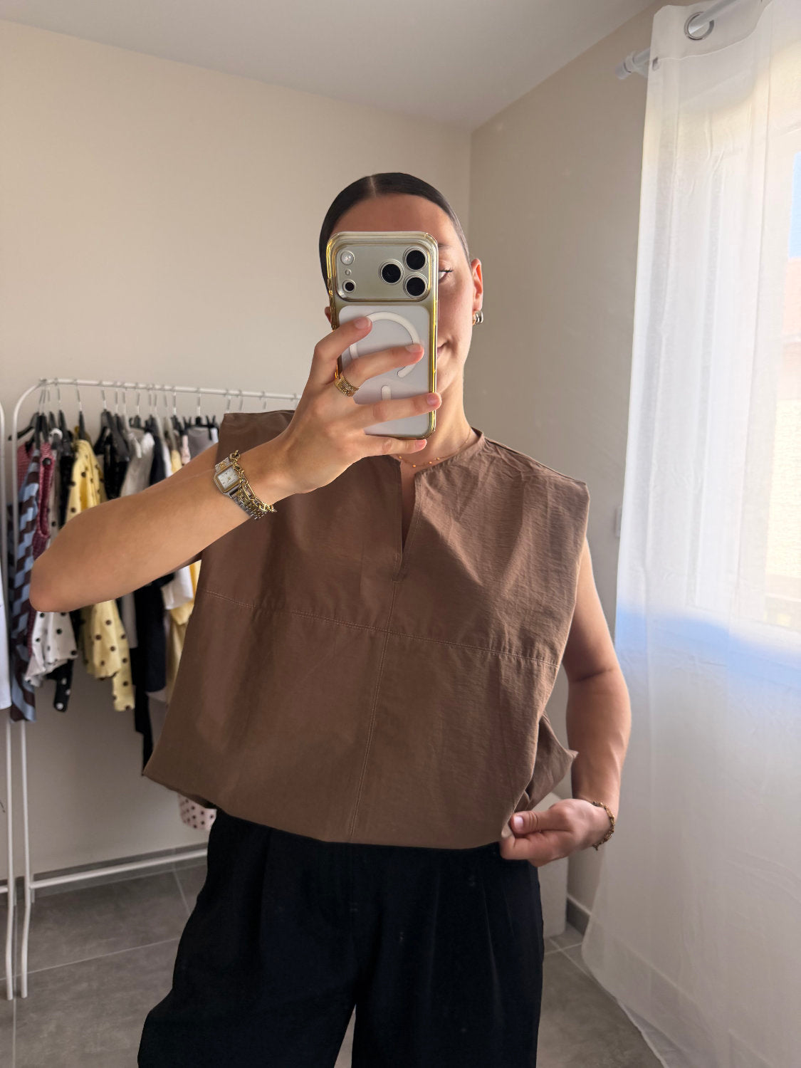 Blouse sans manches coupe large et petit col V