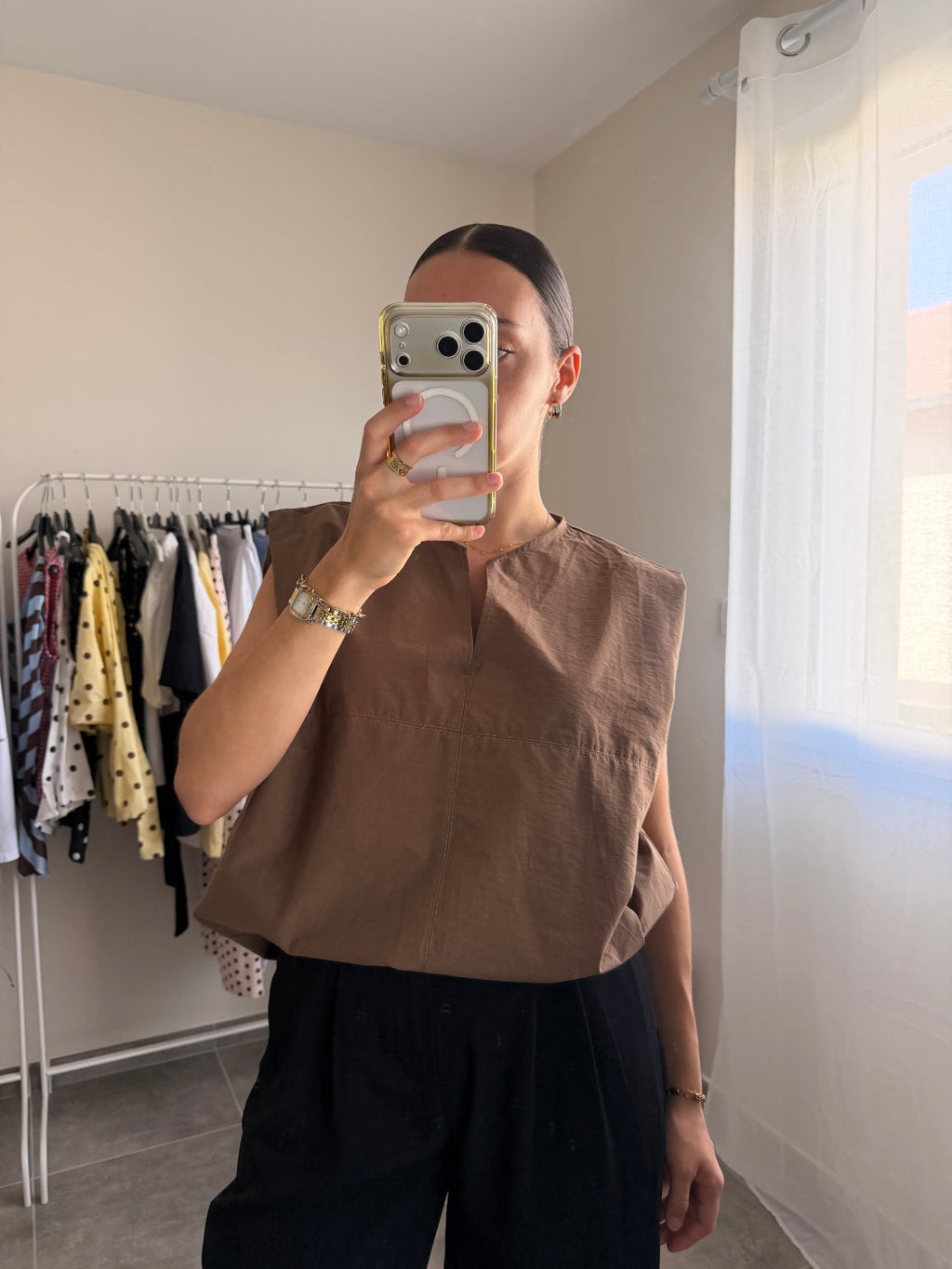 Blouse sans manches coupe large et petit col V