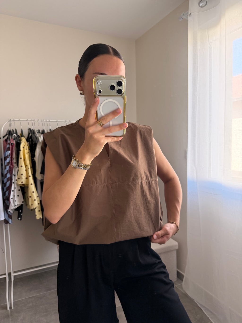 Blouse sans manches coupe large et petit col V