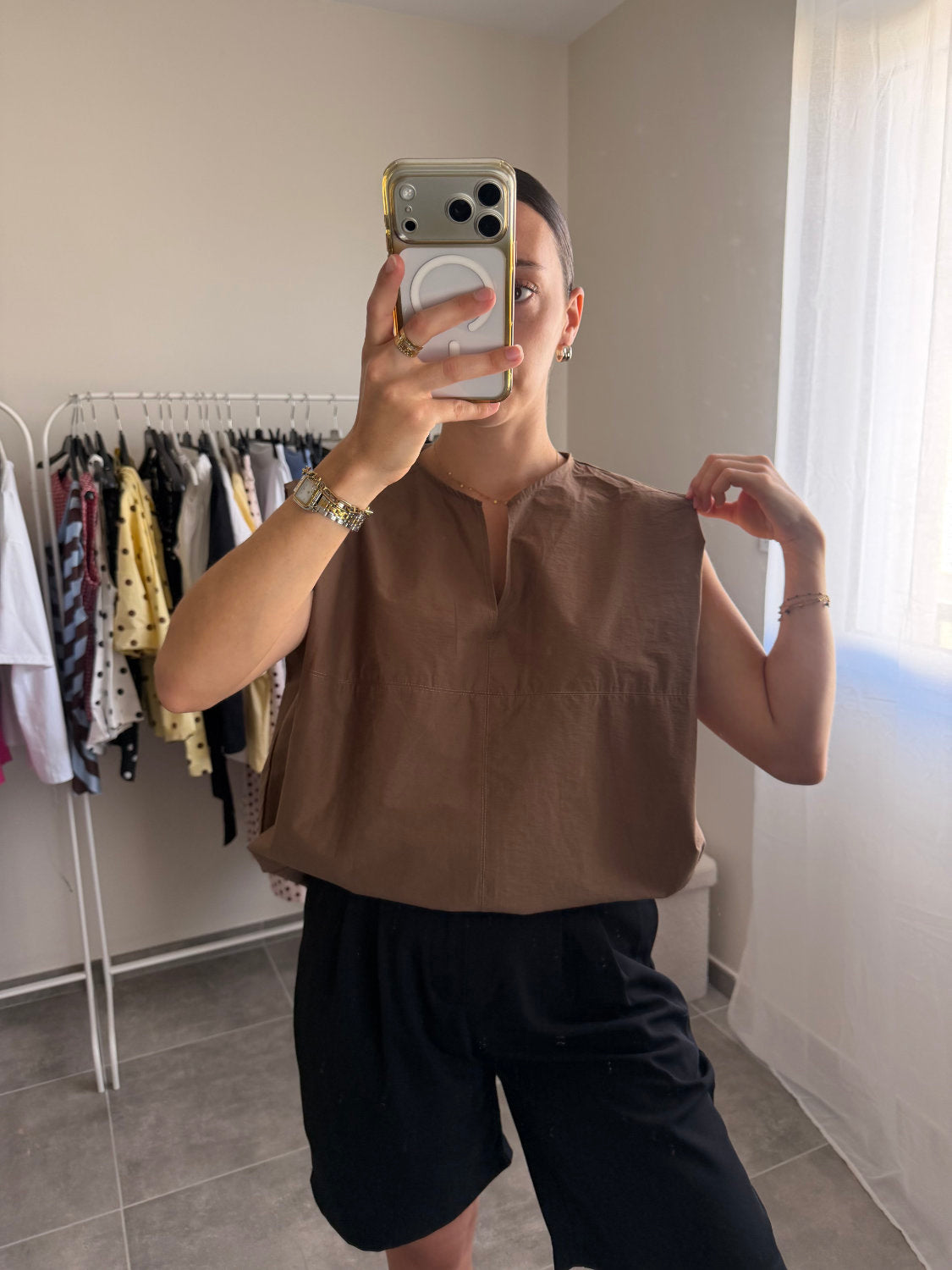 Blouse sans manches coupe large et petit col V