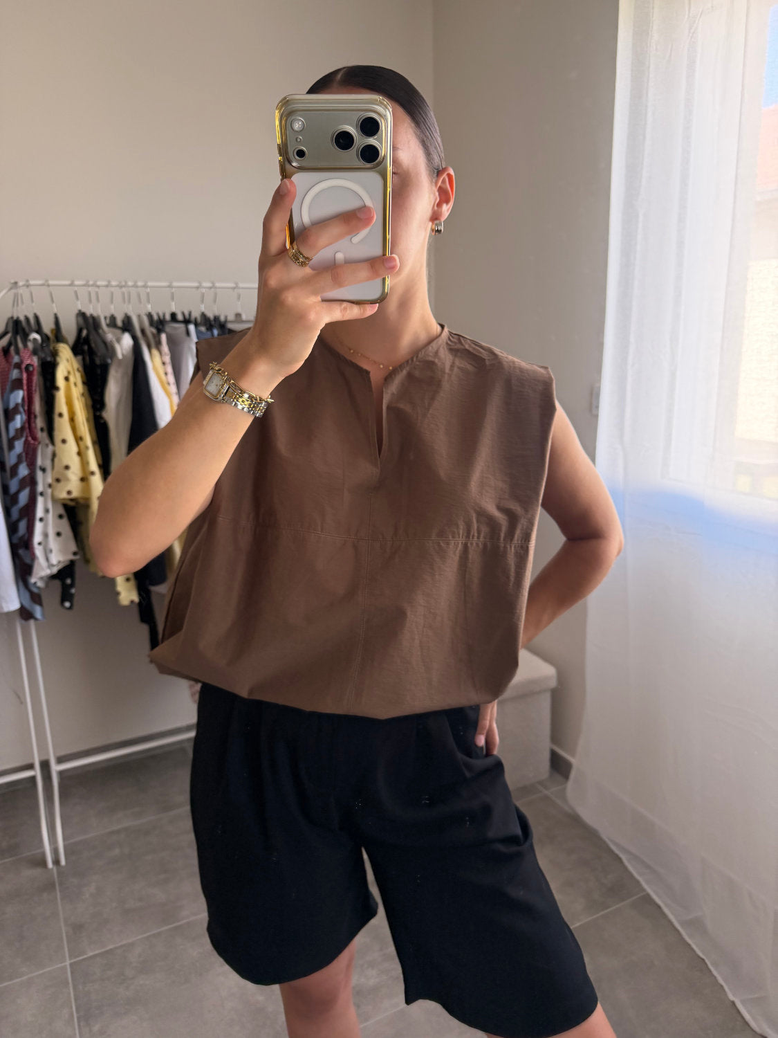 Blouse sans manches coupe large et petit col V