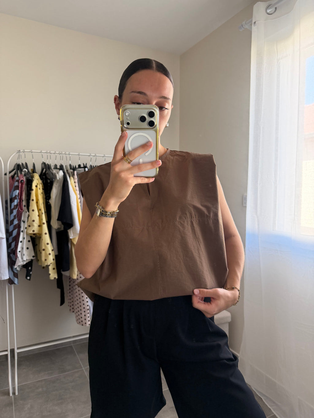 Blouse sans manches coupe large et petit col V