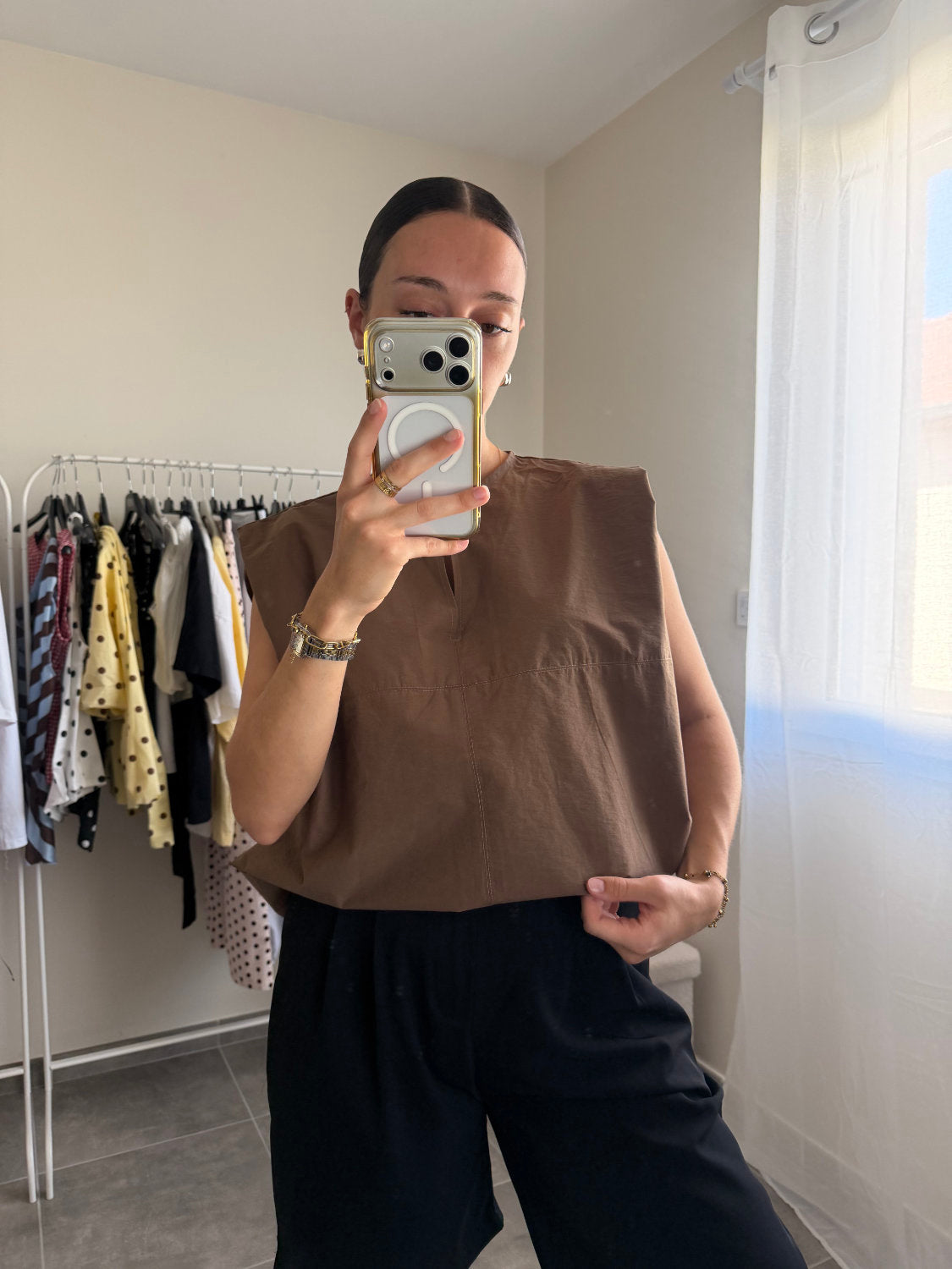 Blouse sans manches coupe large et petit col V