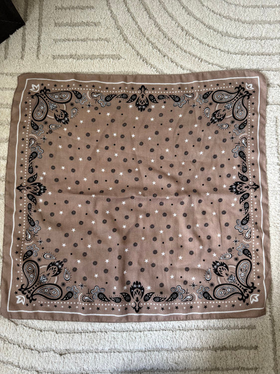 Foulard à motifs