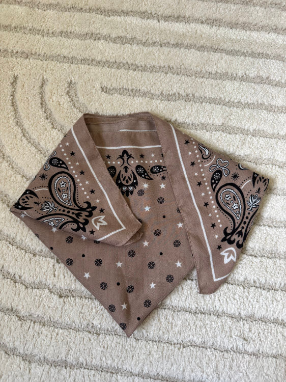 Foulard à motifs