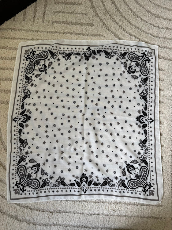 Foulard à motifs
