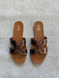 Sandales plates en cuir détails argentés