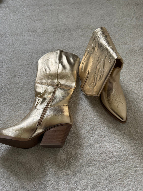 Cowboy heel boots