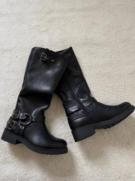 Bottes à boucles style biker