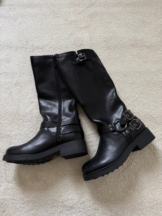 Bottes à boucles style biker