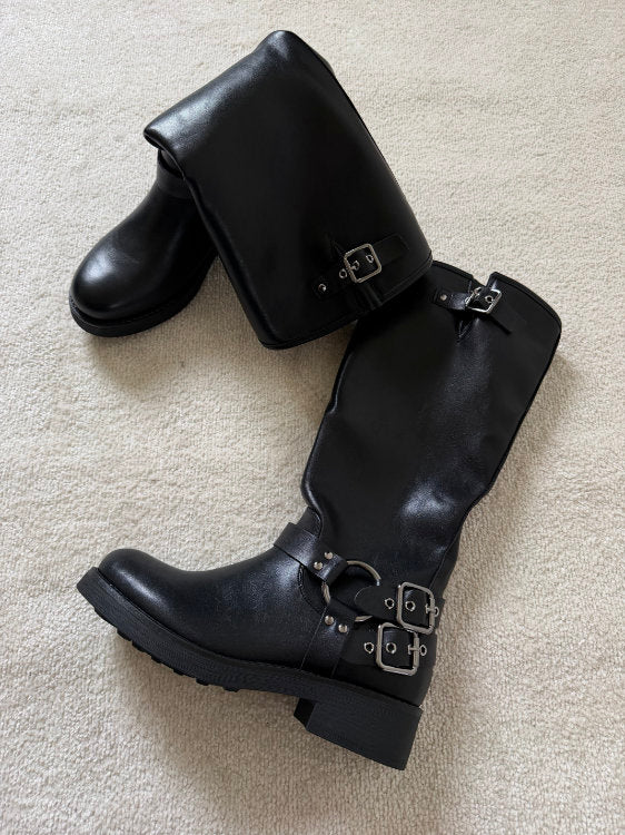 Bottes à boucles style biker