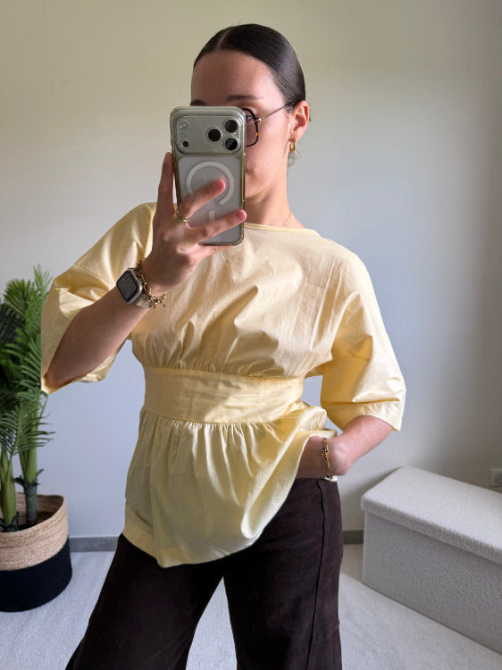 Blouse manches courtes avec nœud dans le bas du dos