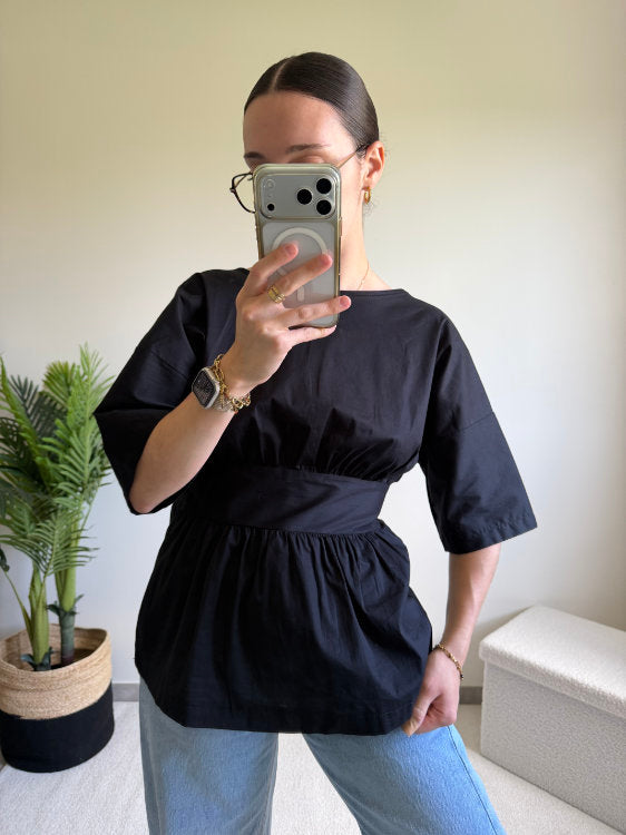 Blouse manches courtes avec nœud dans le bas du dos
