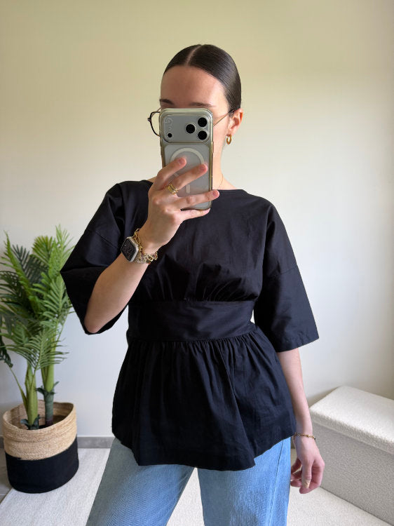 Blouse manches courtes avec nœud dans le bas du dos