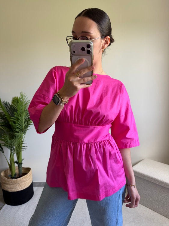 Blouse manches courtes avec nœud dans le bas du dos
