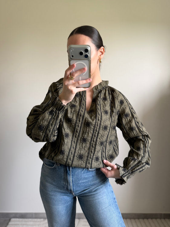 Blouse manches longues broderies noires