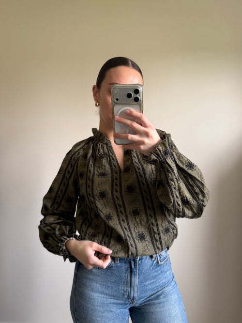 Blouse manches longues broderies noires