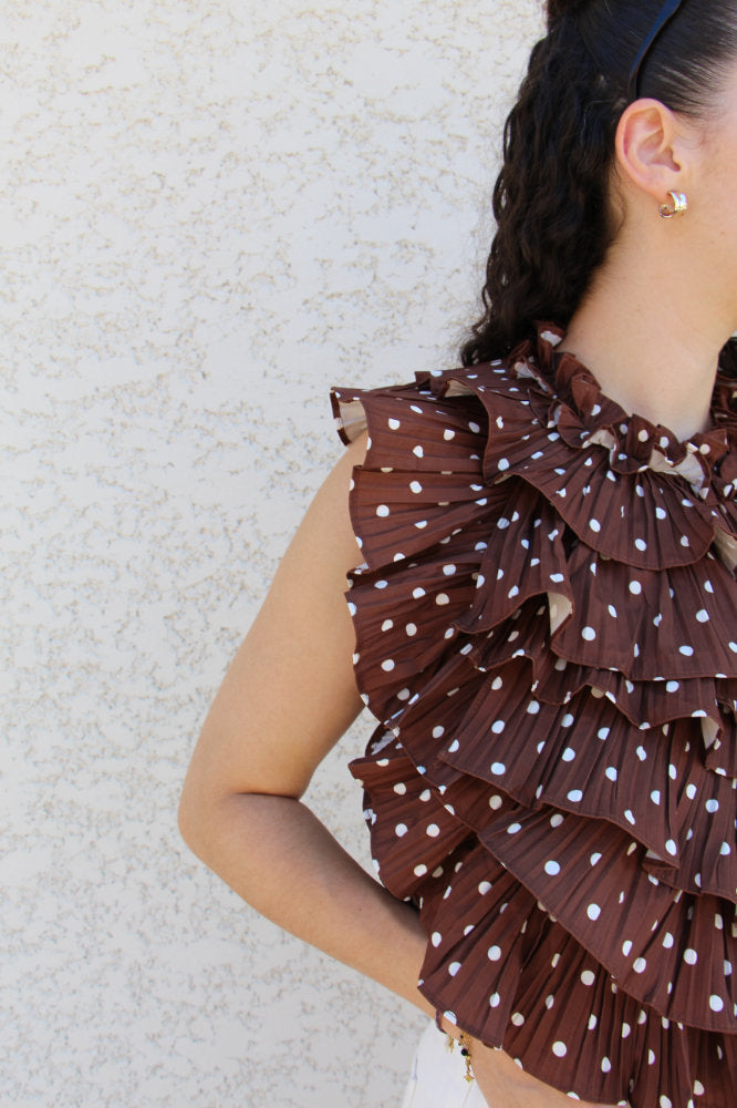 Blouse sans manches avec pois blancs effet ruché dos nu