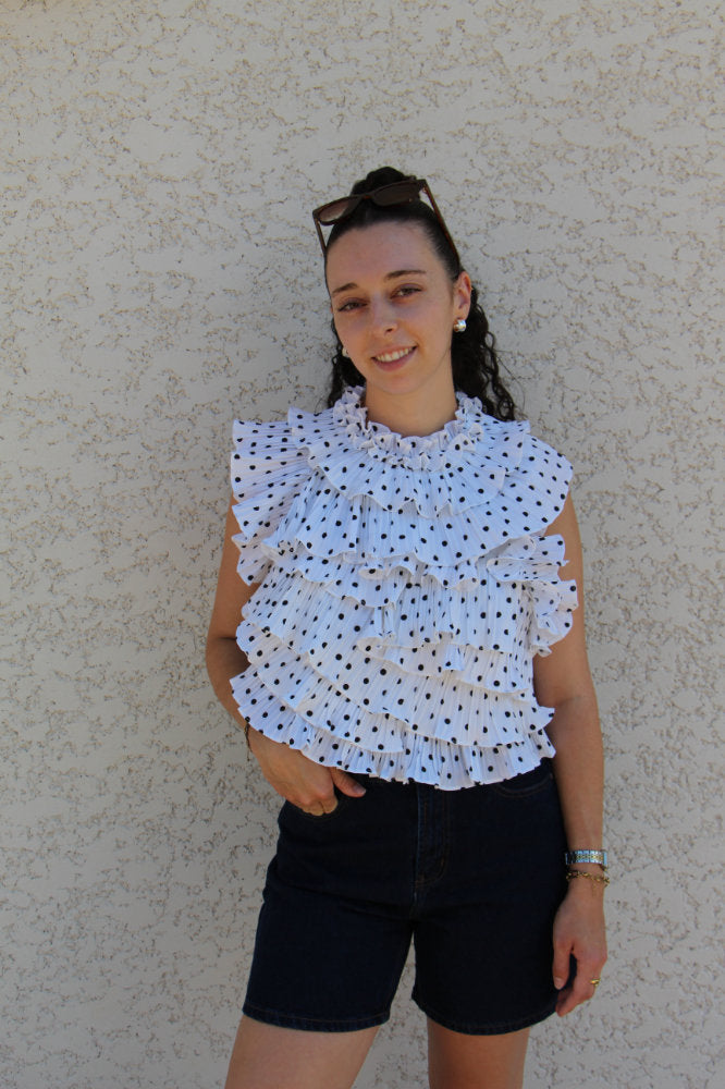 Blouse sans manches avec pois noirs effet ruché dos nu