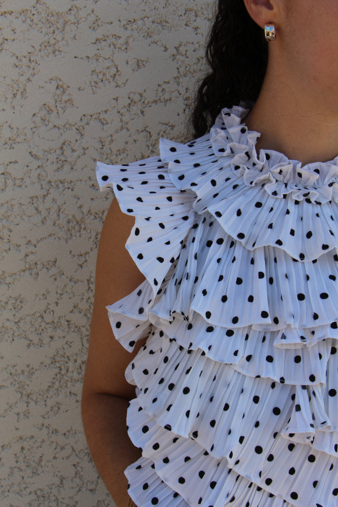 Blouse sans manches avec pois noirs effet ruché dos nu