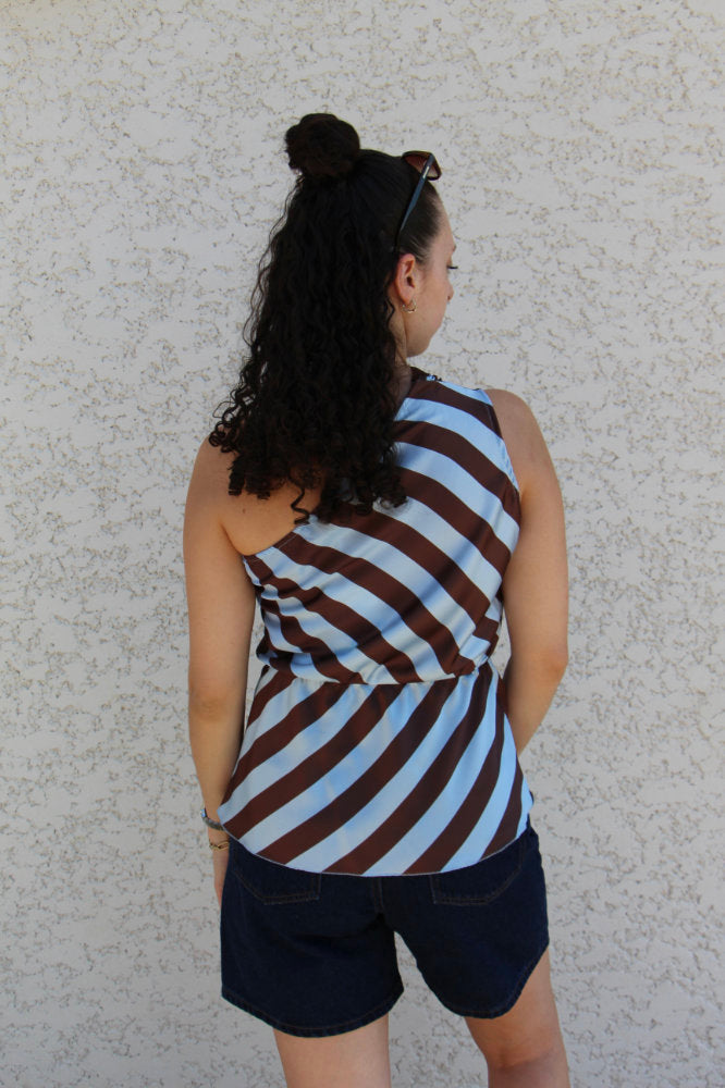 Top sans manches asymétrique satiné à rayures