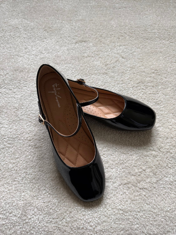 Ballerines plates avec bride sur le dessus