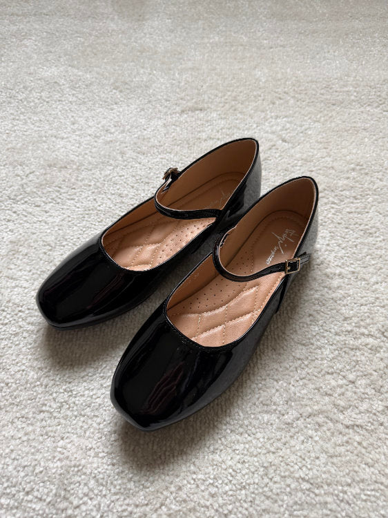 Ballerines plates avec bride sur le dessus