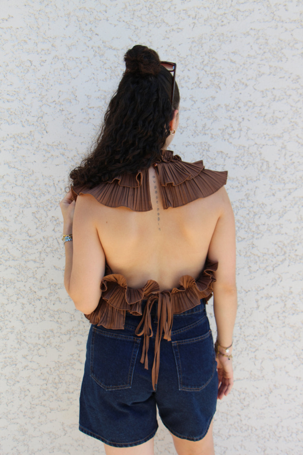 Blouse sans manches effet ruché dos nu